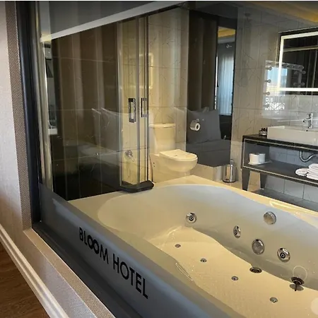 Bloom Hotel *